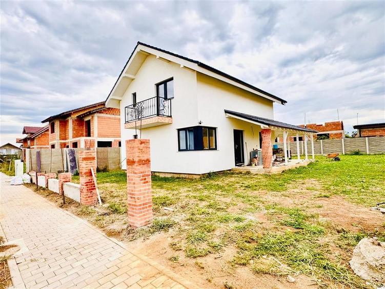 Casă cu 5 camere cu Teren 580 Mp în Exterior Nord