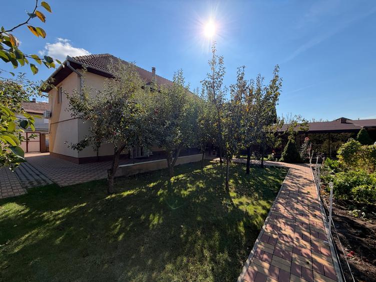 Casă individuală cu 5 camere cu Canalizare în Teiuș