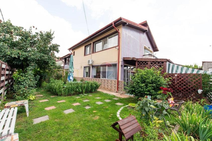Casă individuală cu 7 camere cu Teren 383 Mp în Berceni