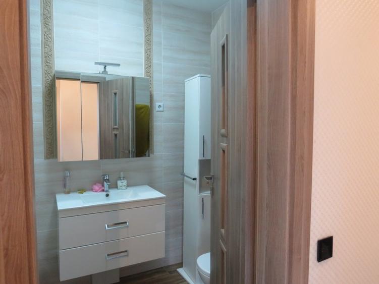 Apartament cu 3 camere semidecomandat, mobilat în Tudor