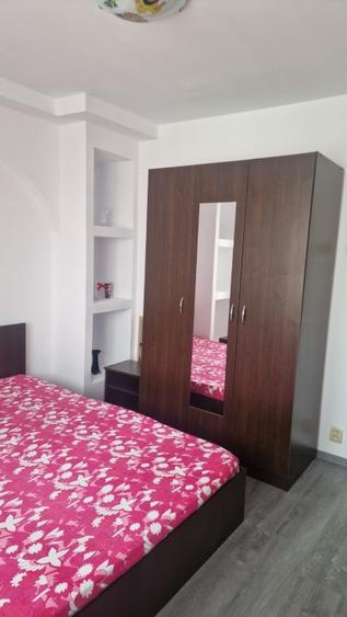 Apartament cu 3 camere decomandat în Calea București