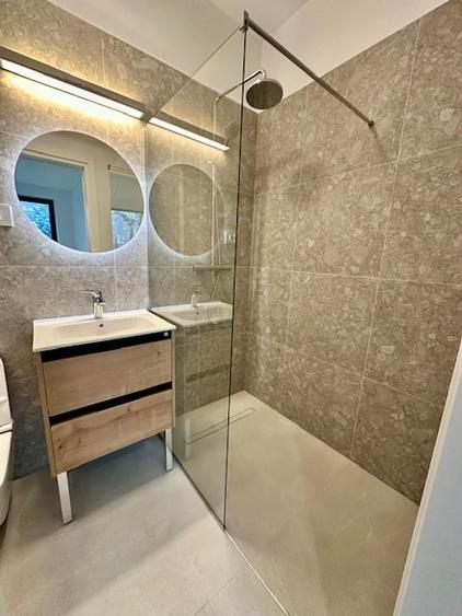 Apartament cu 4 camere decomandat, mobilat în Băneasa