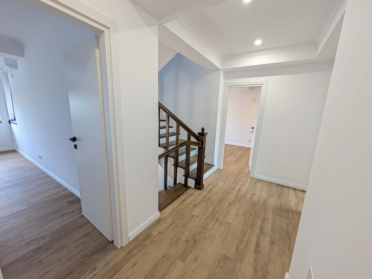 Duplex cu 5 camere cu Canalizare în Otopeni