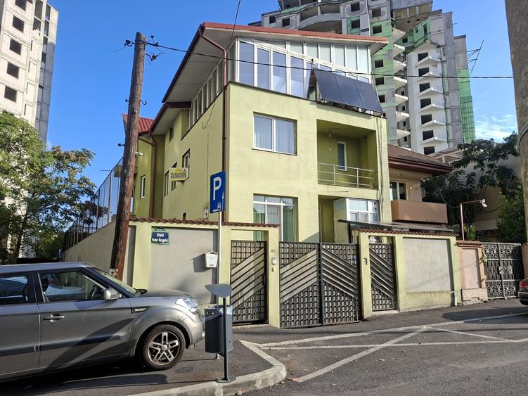 Casă individuală cu 10 camere cu Garaj în Doamna Ghica