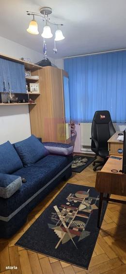 Apartament cu 3 camere decomandat în Piața Centrală