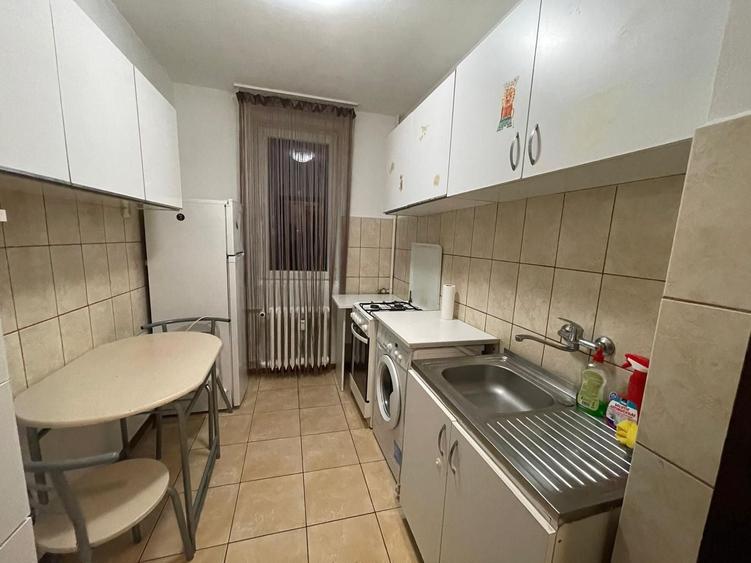 Apartament cu 2 camere semidecomandat, mobilat în Berceni