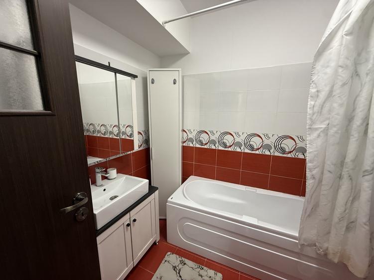 Apartament cu 3 camere semidecomandat, mobilat în Prelungirea Ghencea