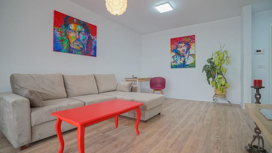 Apartament cu 2 camere decomandat, mobilat în Tractorul