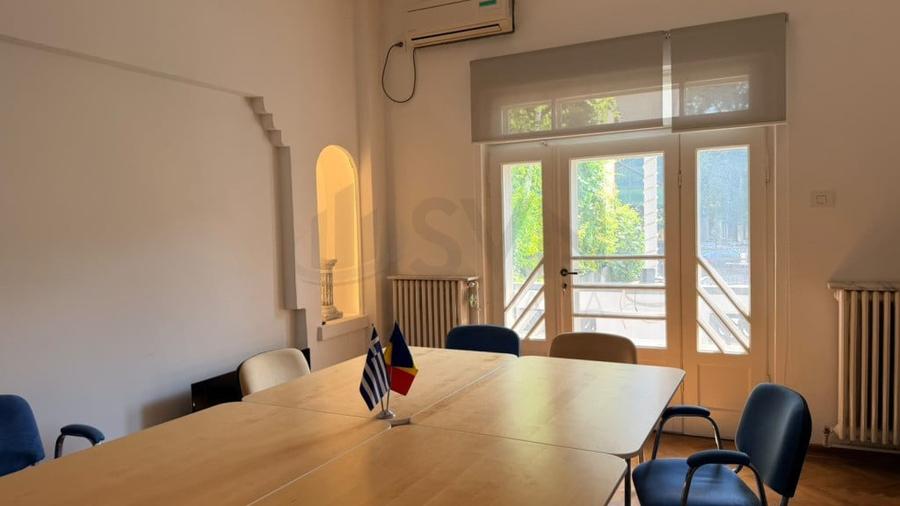 Casă cu 5 camere cu Teren 500 Mp în Central