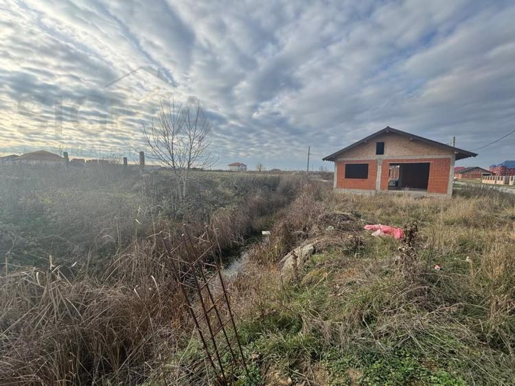 Casă individuală cu 4 camere cu Canalizare în Oșorhei