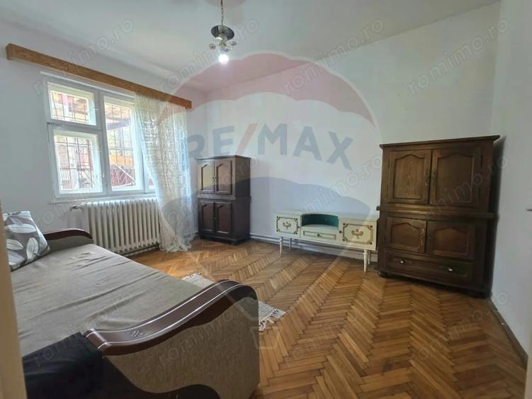 Apartament cu 3 camere decomandat, mobilat în Vitrometan