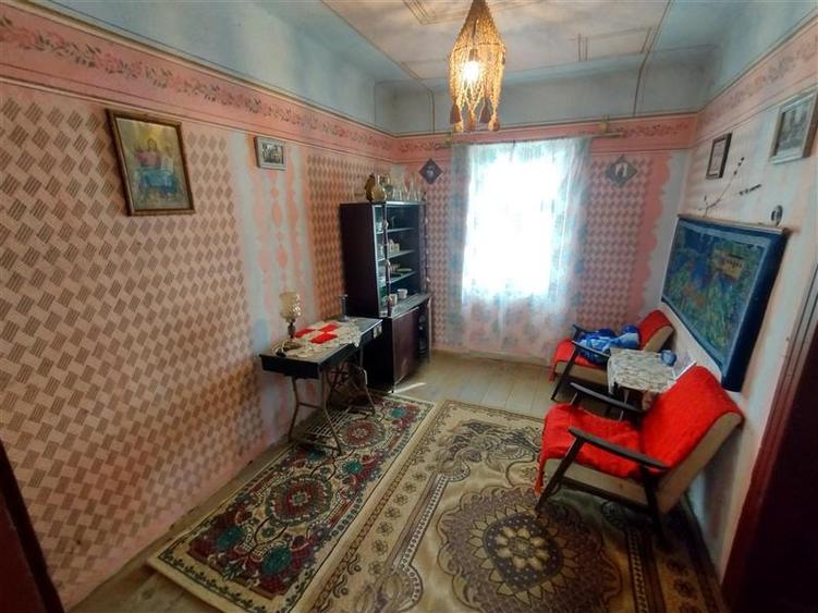 Casă individuală cu 7 camere cu Teren 546 Mp în Socol