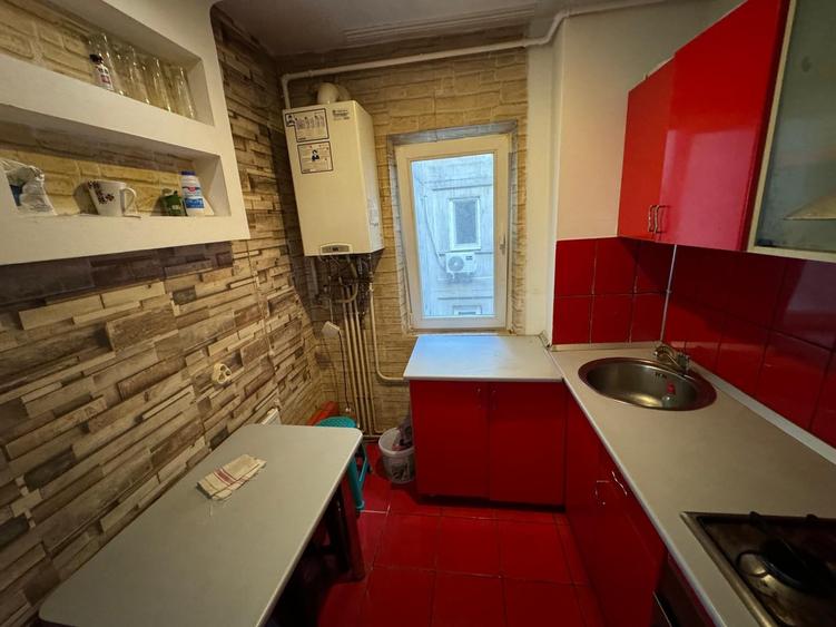Apartament cu 3 camere semidecomandat în Gheorghe Lazăr