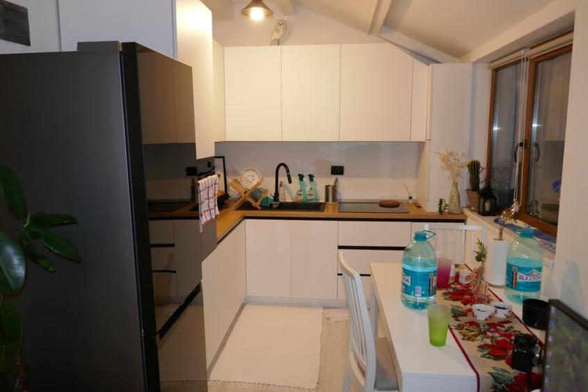 Apartament cu 2 camere semidecomandat, mobilat în Florești