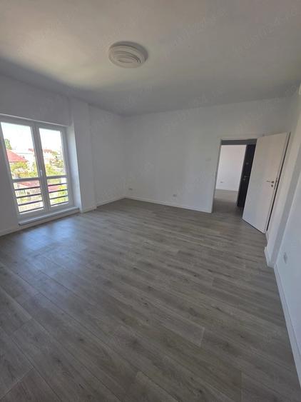 Apartament cu 3 camere decomandat în Tomești
