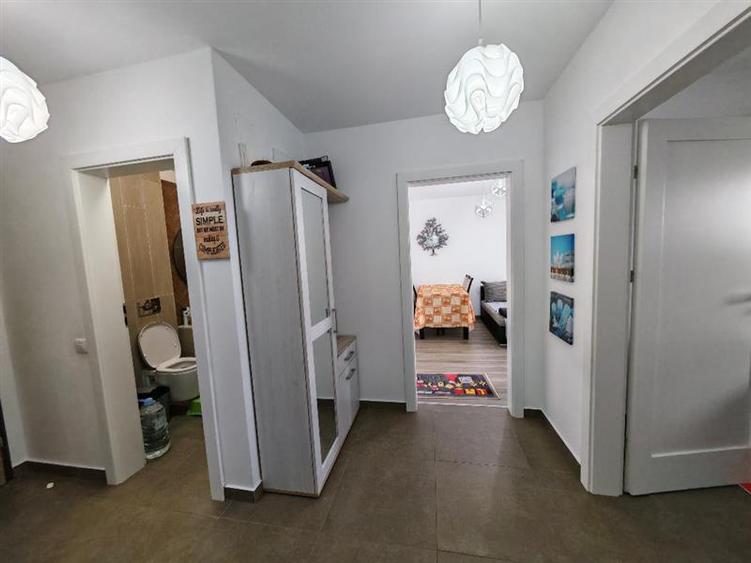 Apartament cu 3 camere decomandat, mobilat în Astra