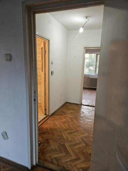 Apartament cu 3 camere semidecomandat în Circumvalațiunii