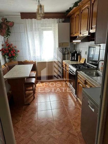Apartament cu 3 camere decomandat în Girocului