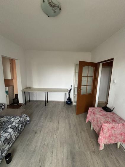 Apartament cu 2 camere semidecomandat în Cantemir
