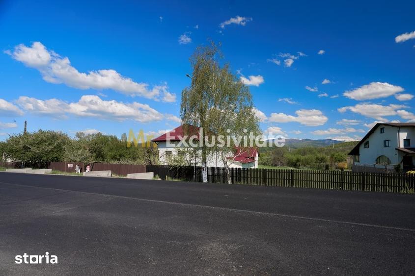 Teren de 9400 mp, în Mălureni