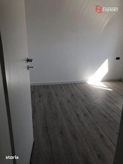 Casă cu 4 camere cu Teren 302 Mp în Plopi