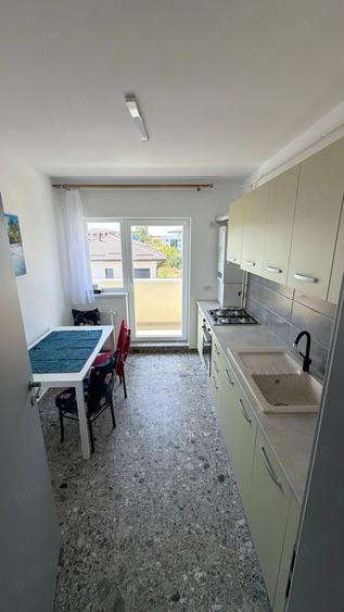 Apartament cu 2 camere decomandat în 1 Decembrie