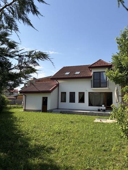 Casă cu 4 camere cu Teren 400 Mp în Central