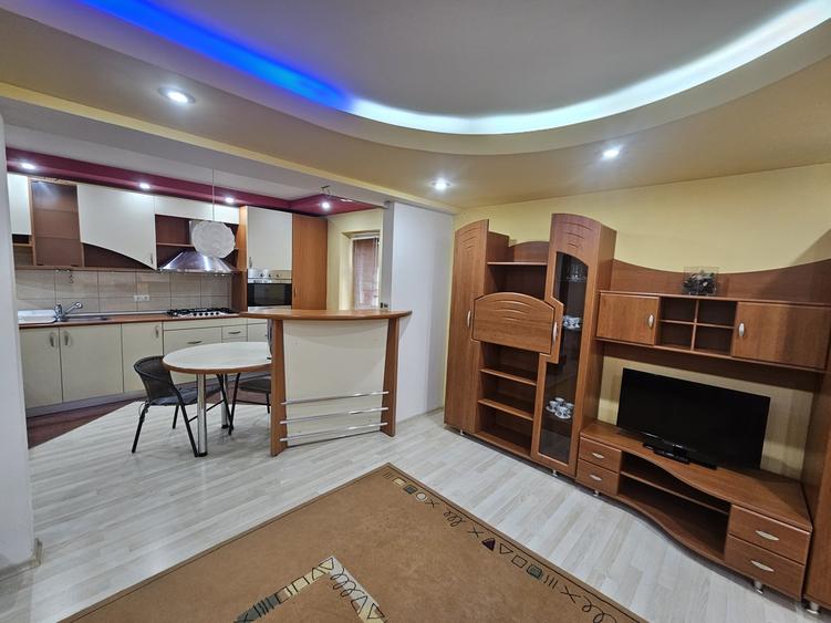 Apartament cu 3 camere semidecomandat, mobilat în Plopilor