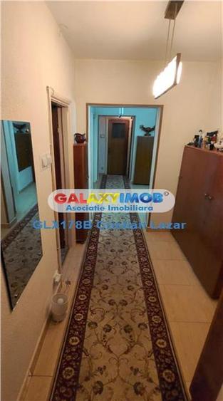 Apartament cu 4 camere semidecomandat în Crângași