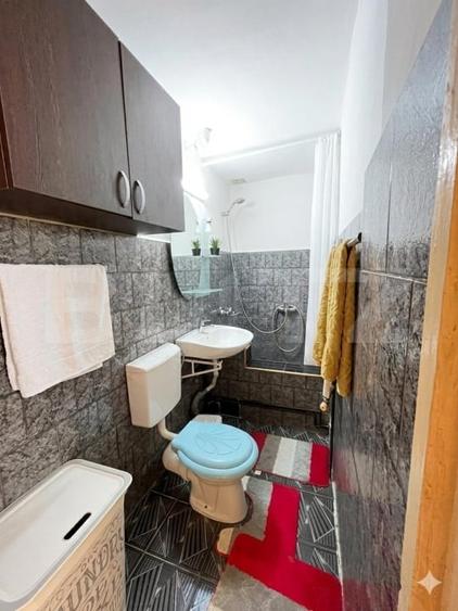Apartament cu 2 camere semidecomandat, mobilat în Decebal
