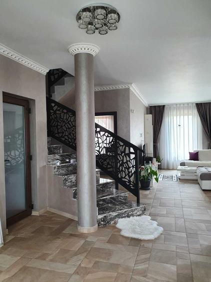 Casă cu 4 camere în Exterior Vest