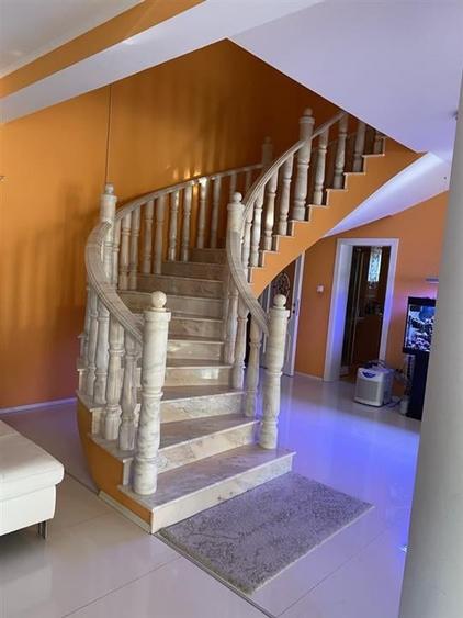 Casă individuală cu 7 camere cu Teren 2547 Mp în Episcopia Bihorului