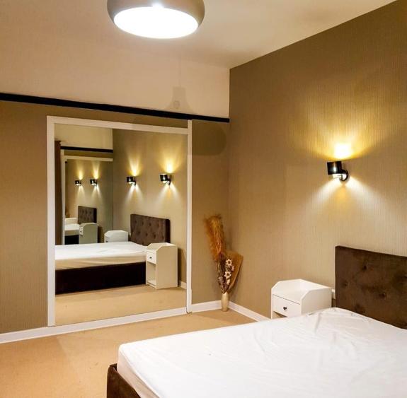 Apartament cu 5 camere decomandat, mobilat în P-ța Universității