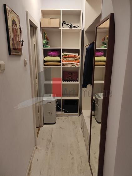 Apartament cu 3 camere semidecomandat în Universitate