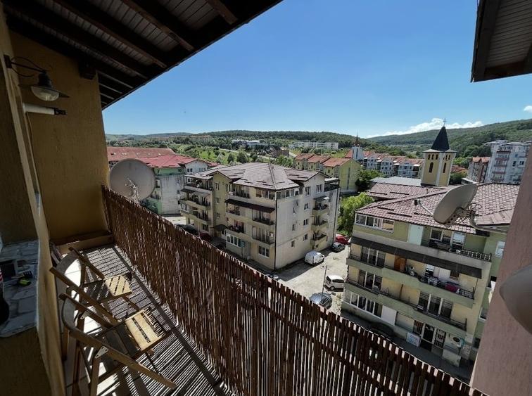 Apartament cu 2 camere semidecomandat, mobilat în Florești