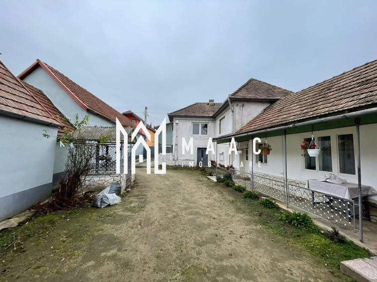 Casă individuală cu 8 camere cu Canalizare în Șeica Mare