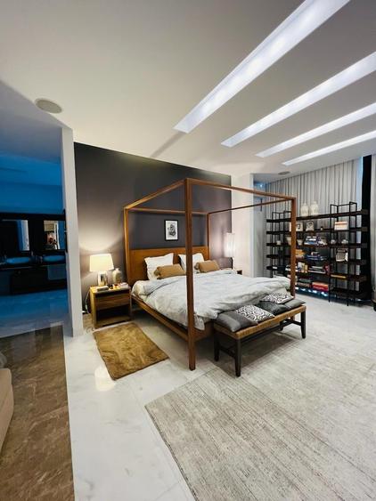 Penthouse cu 8 camere semidecomandat în Mamaia
