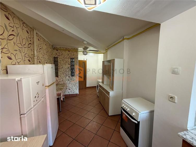 Apartament cu 3 camere decomandat, mobilat în Micro 3