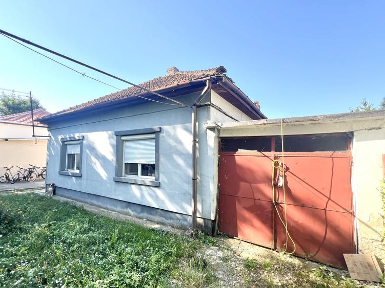 Casă individuală cu 4 camere cu Canalizare în Lipovei