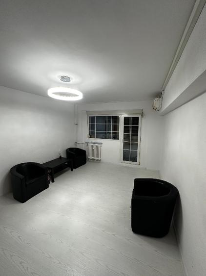 Apartament cu 3 camere semidecomandat în Dorobanți