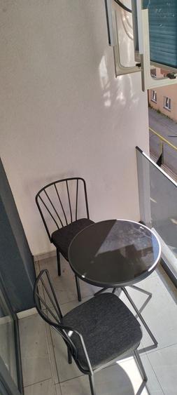 Apartament cu 2 camere decomandat în Roșu