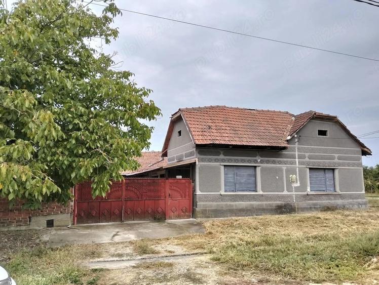 Casă cu 3 camere cu Teren 2350 Mp în Bodo