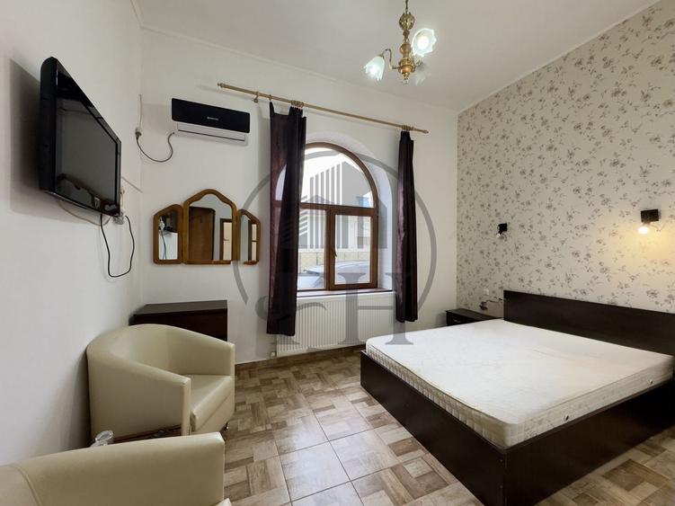 Casă individuală cu 14 camere cu Canalizare în Central