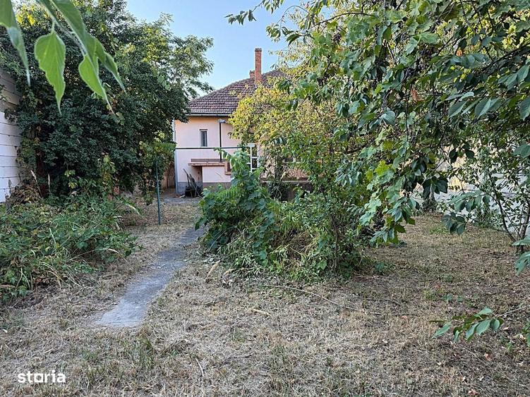Casă cu 3 camere decomandat în Ultracentral
