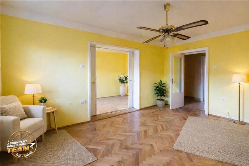 Apartament cu 4 camere decomandat în Sud