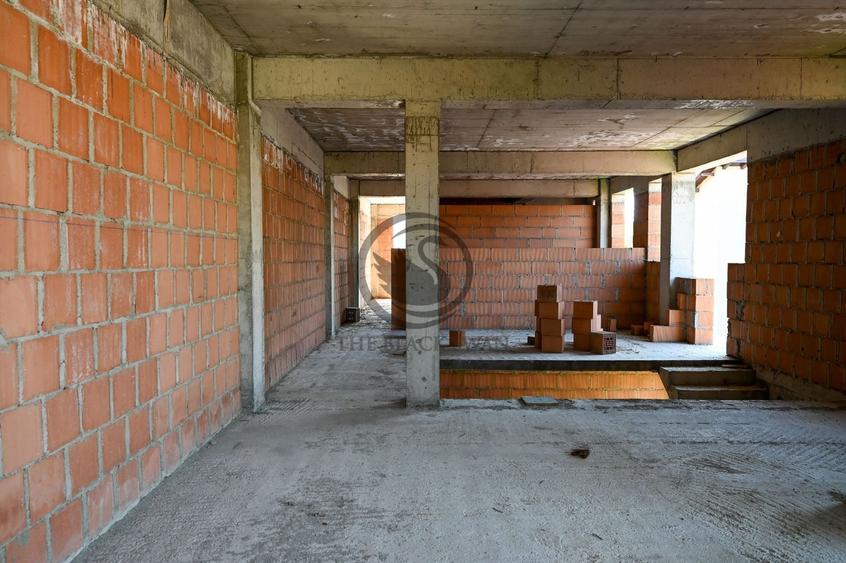 Casă individuală cu 5 camere cu Canalizare în Central