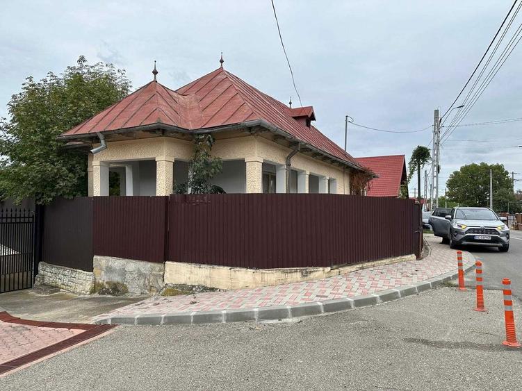 Casă cu 3 camere cu Teren 500 Mp în Central