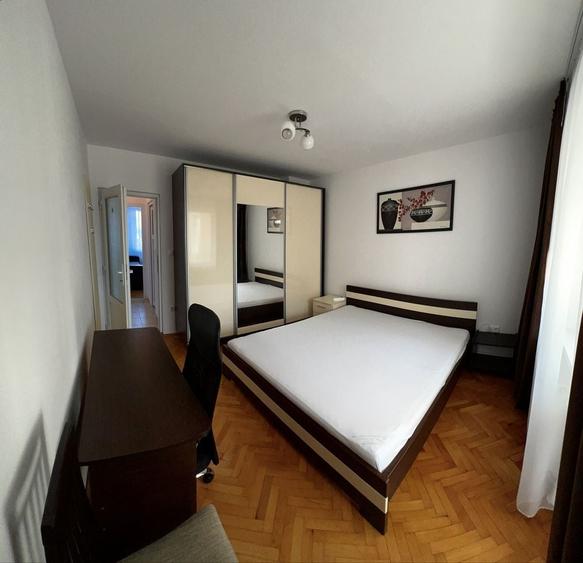 Apartament cu 4 camere decomandat în 7 Noiembrie