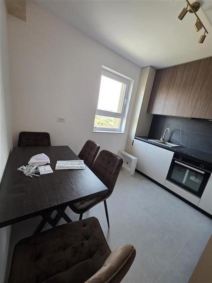 Apartament cu 2 camere decomandat în Tractorul