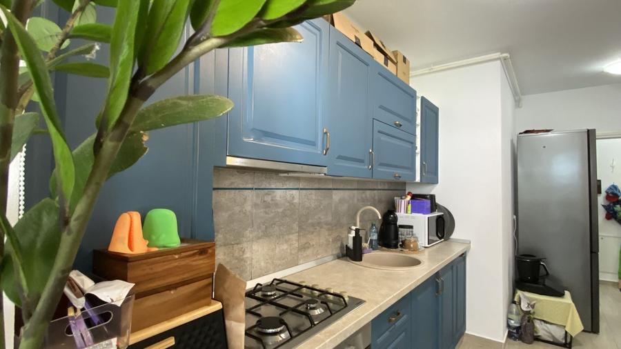 Apartament cu 3 camere semidecomandat, mobilat în Turnișor